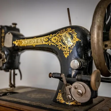 Yid Gramsci شقة *